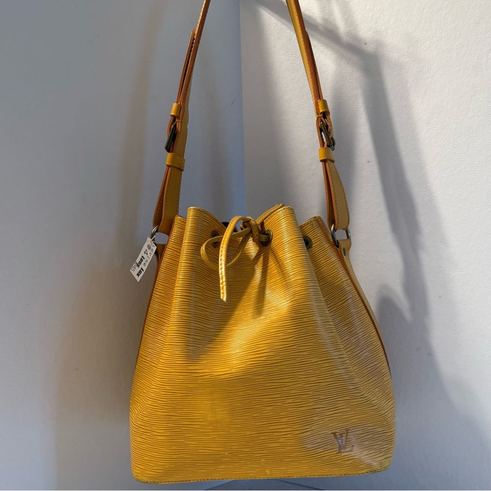 Epi Louis Vuitton Yellow Bucket Bag